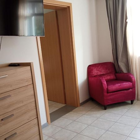 Appart-Hotel Gwendy Bour Bagian luar foto