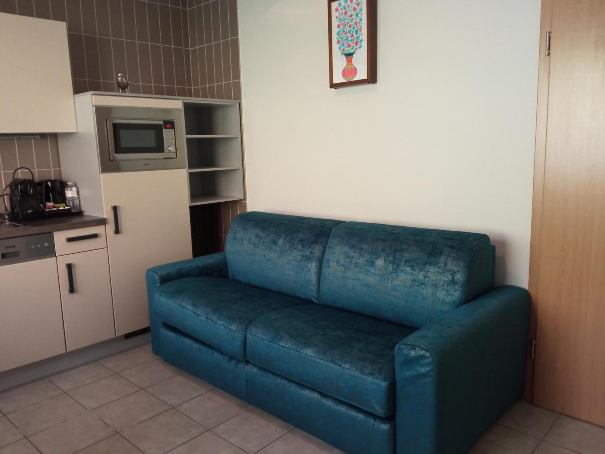 Appart-Hotel Gwendy Bour Bagian luar foto