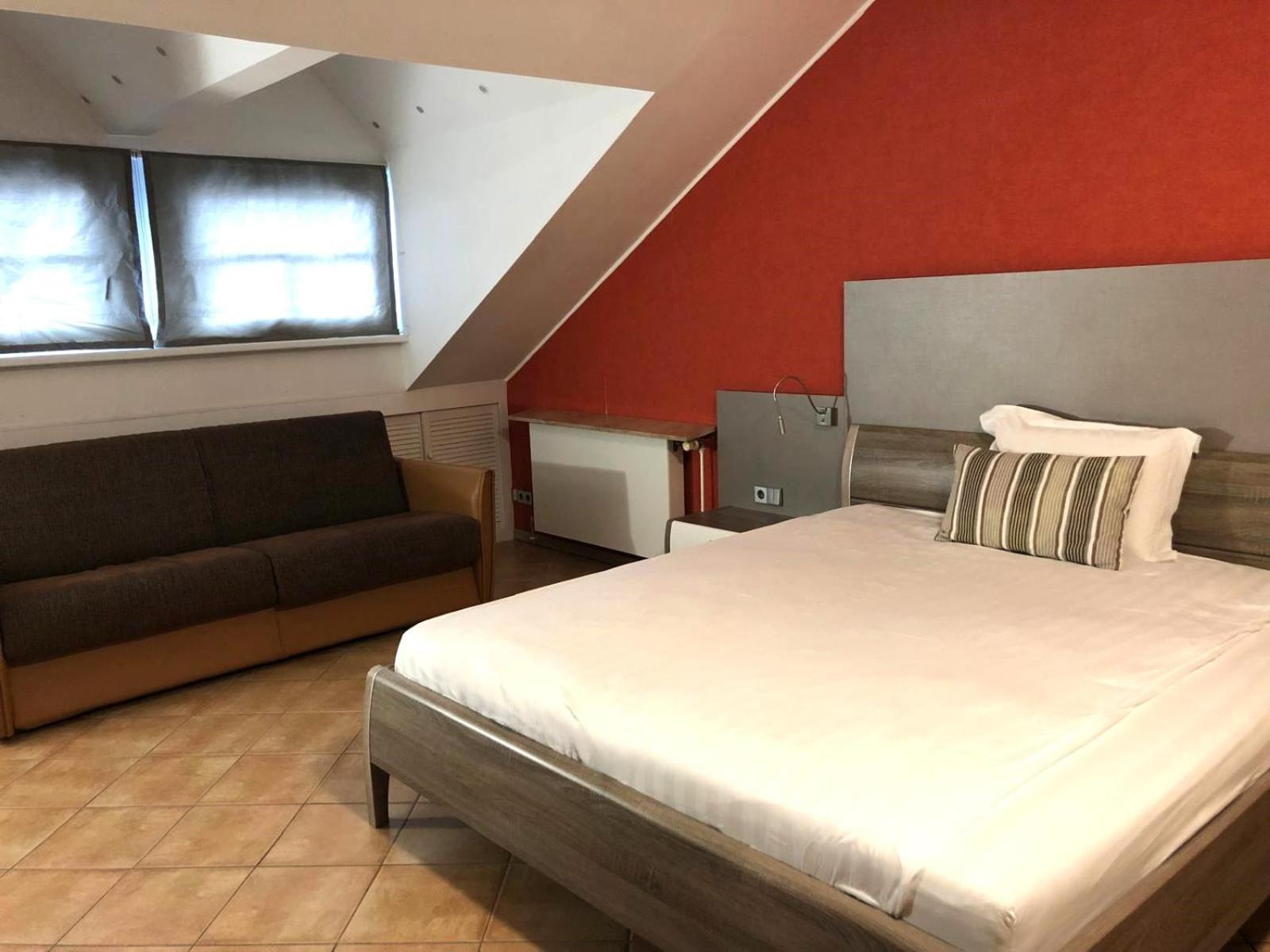 Appart-Hotel Gwendy Bour Bagian luar foto