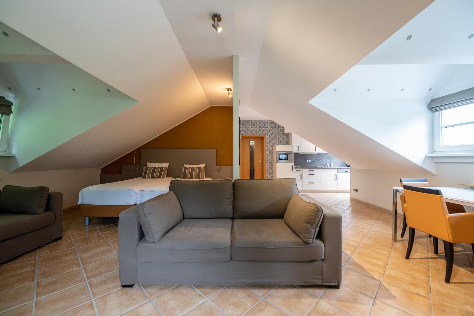 Appart-Hotel Gwendy Bour Bagian luar foto