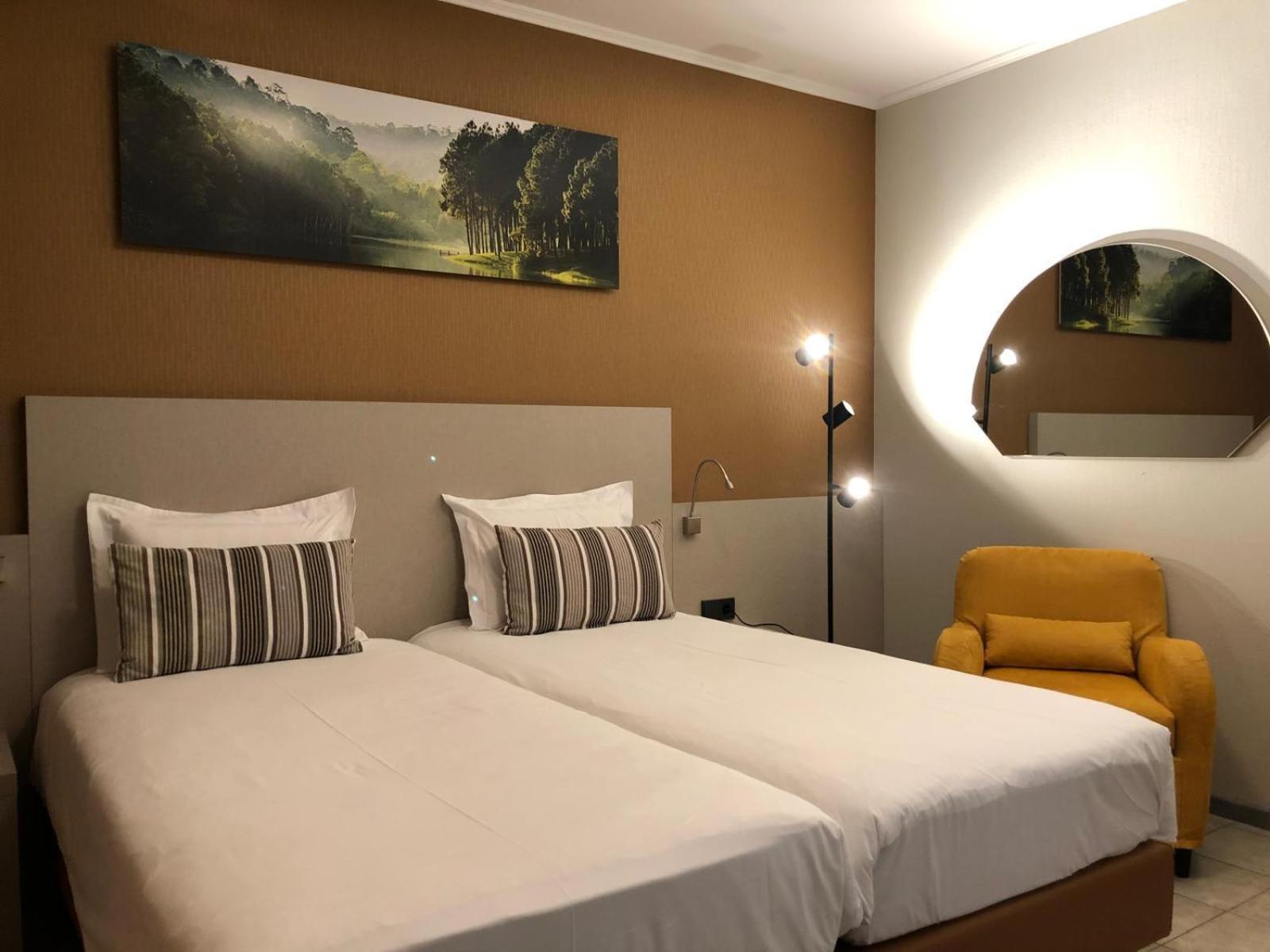 Appart-Hotel Gwendy Bour Bagian luar foto