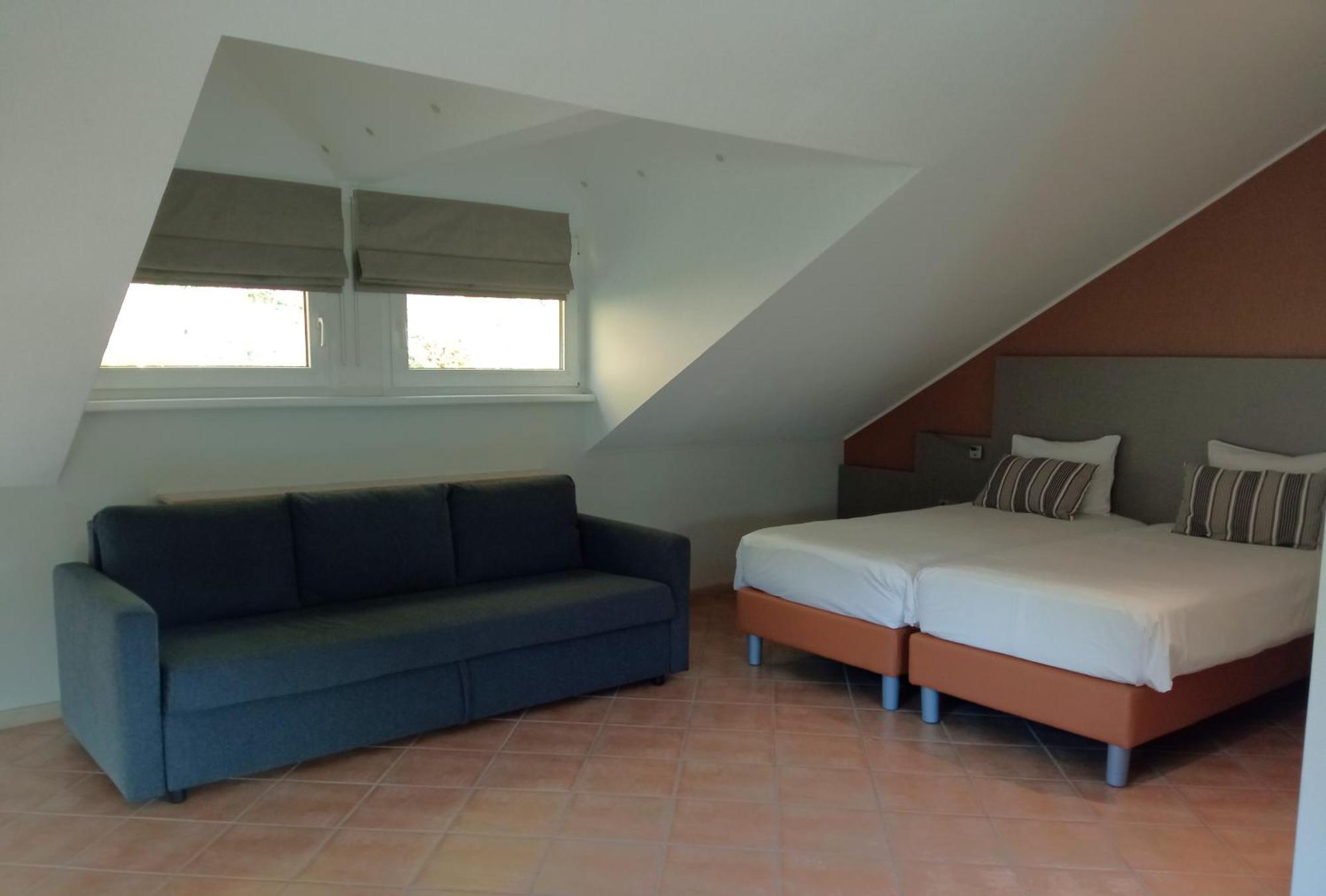 Appart-Hotel Gwendy Bour Bagian luar foto