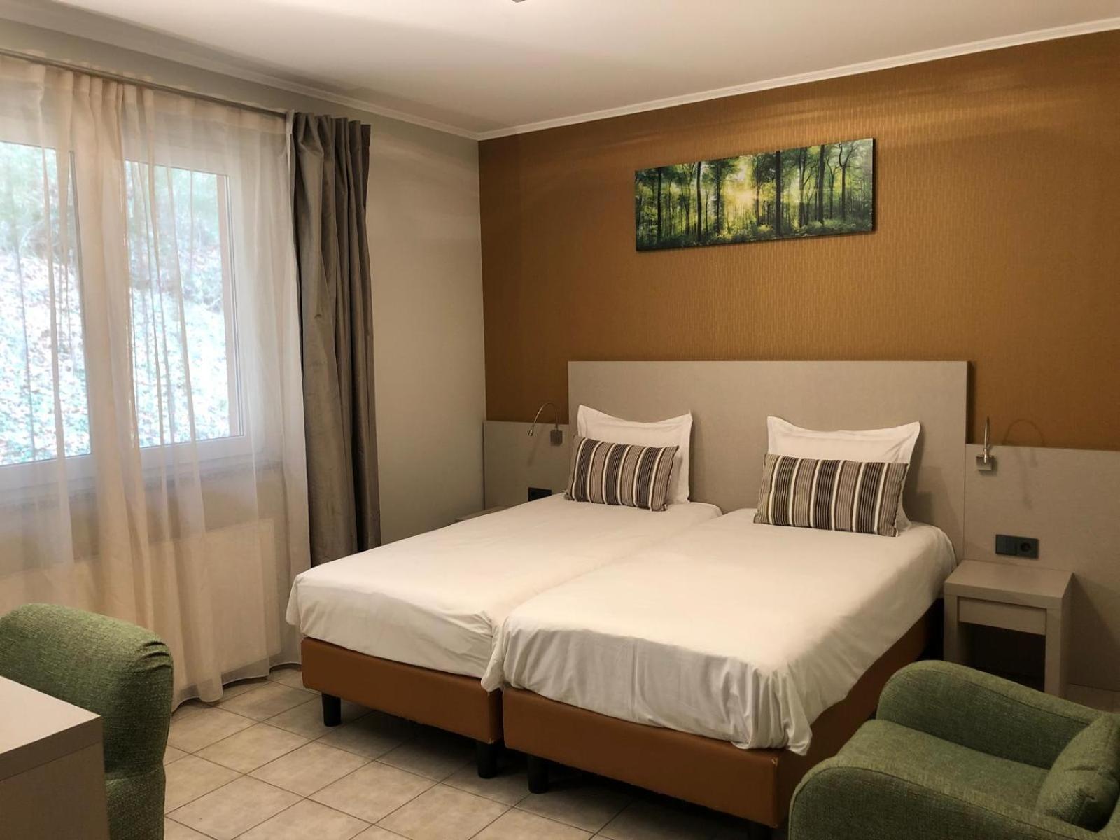 Appart-Hotel Gwendy Bour Bagian luar foto