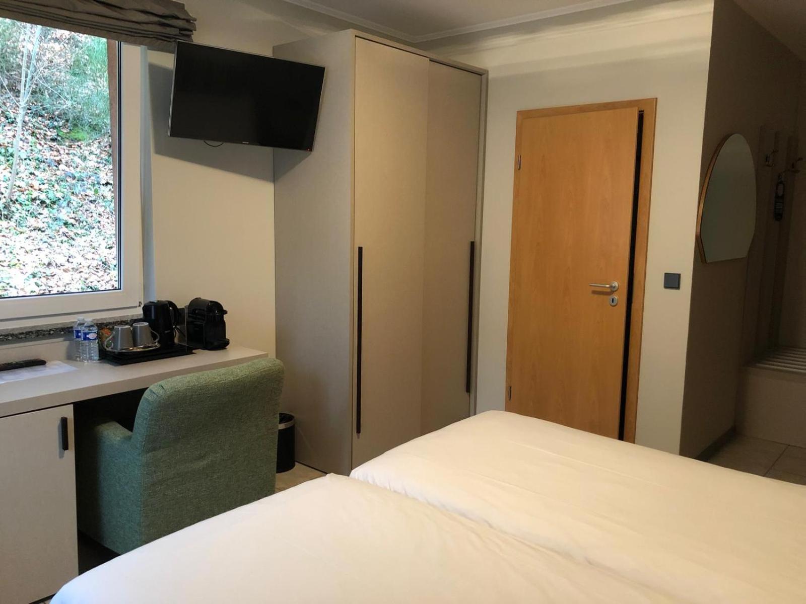 Appart-Hotel Gwendy Bour Bagian luar foto